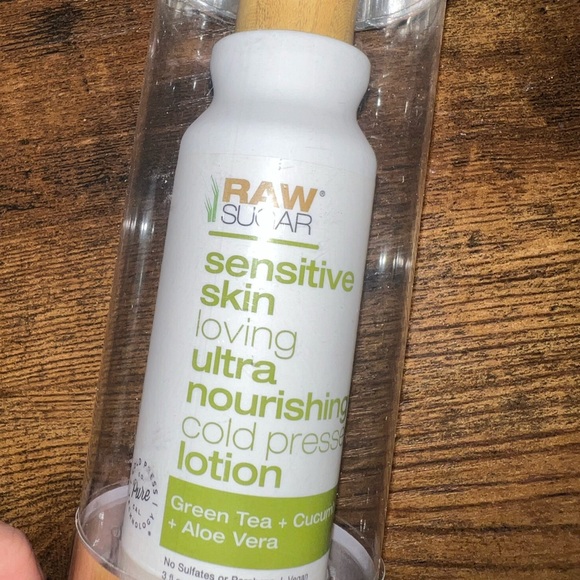 Raw Sugar Green Tea + Cucumber + Aloe Vera Body Lotion - Picture 2 of 4